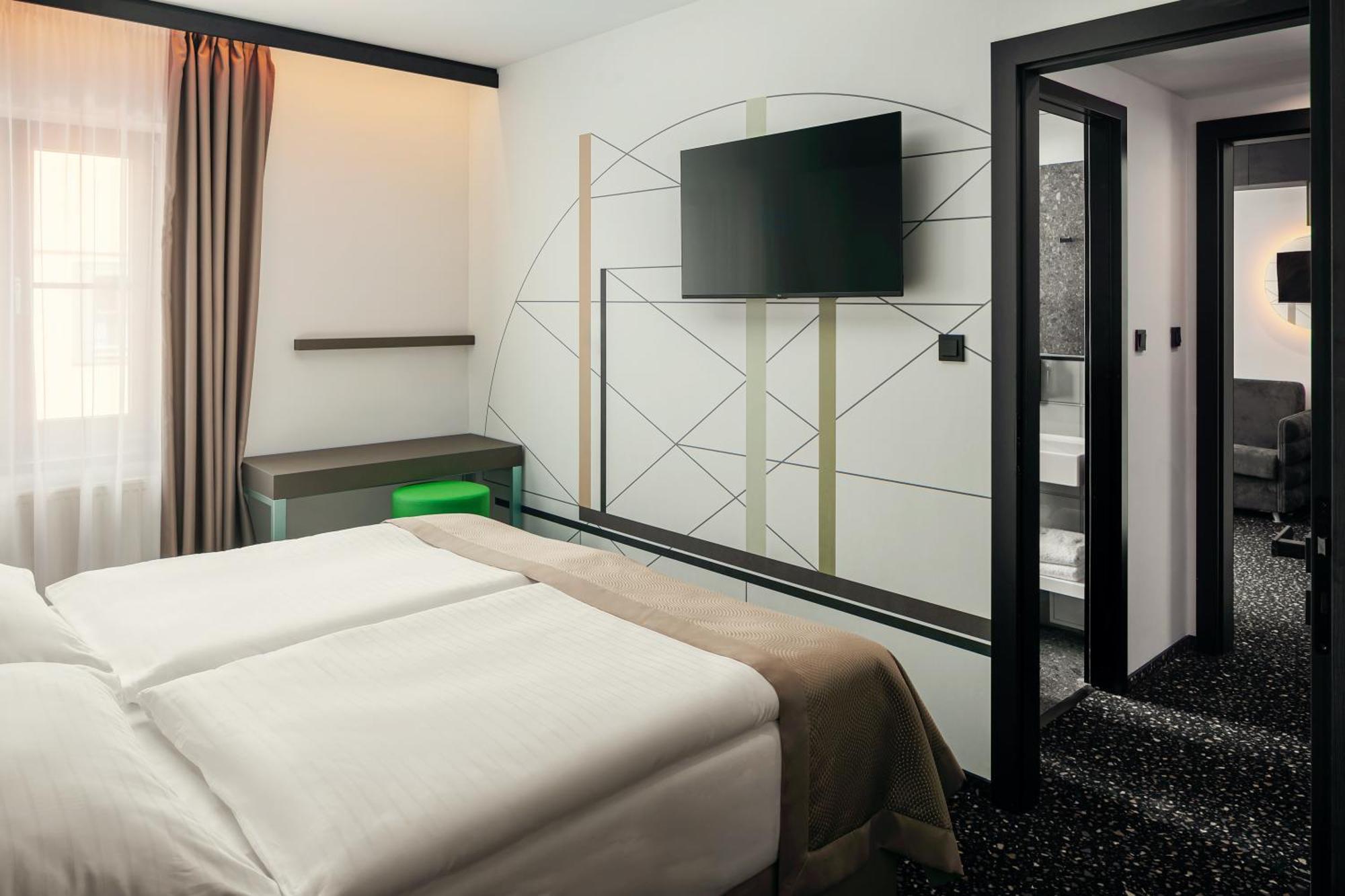 Ea Embassy Hotel Praga