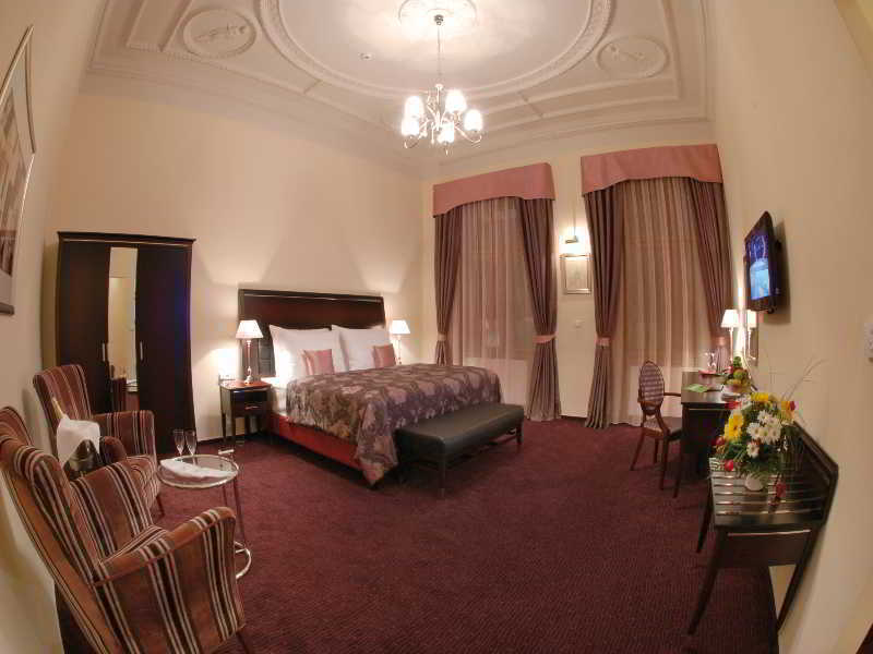 Ea Embassy Hotel Praga