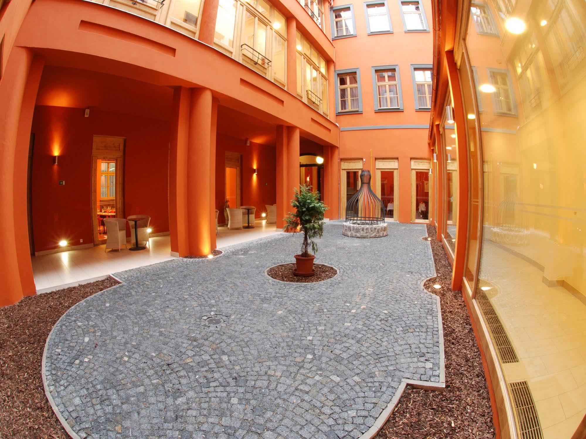 Ea Embassy Hotel 4*